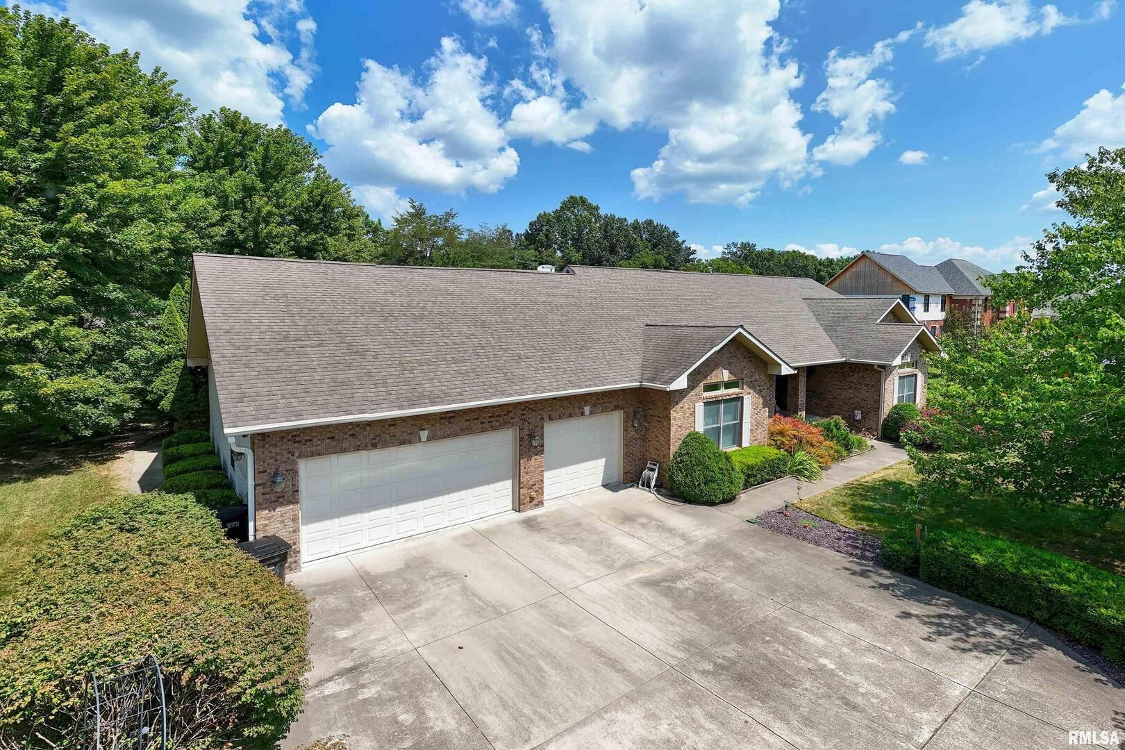 1410 Bradford Lane — Carbondale, IL 62901