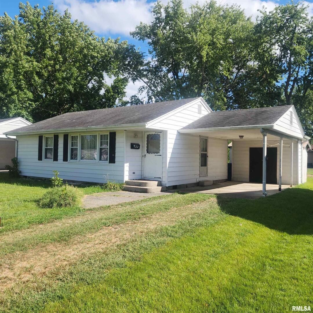 720 BIRCHWOOD Avenue — Flora, IL 62839
