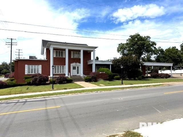 800 N MARKET Street — Marion, IL 62959