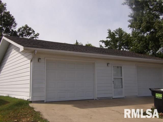 736 N MILL Street, Carrier Mills, IL 62917