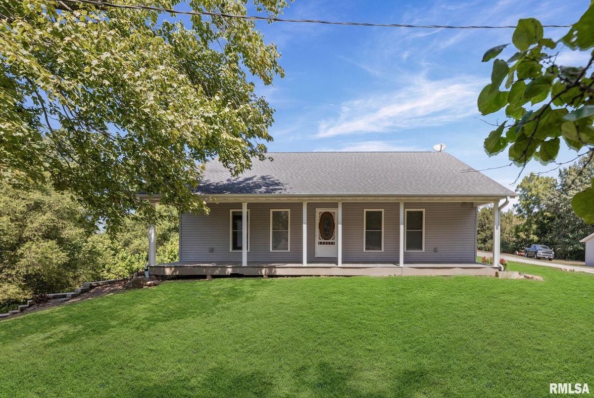 520 DEERFIELD Road, Walnut Hill, IL 62893
