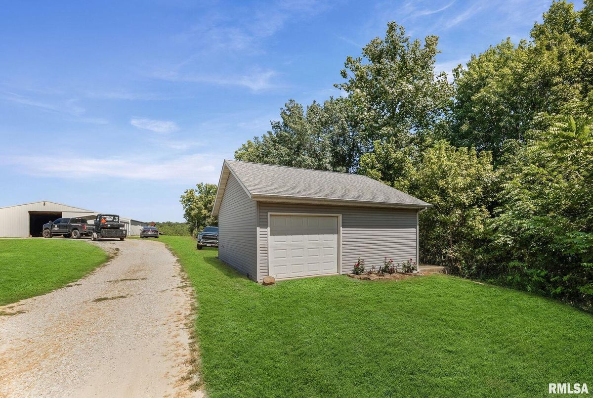 520 DEERFIELD Road, Walnut Hill, IL 62893