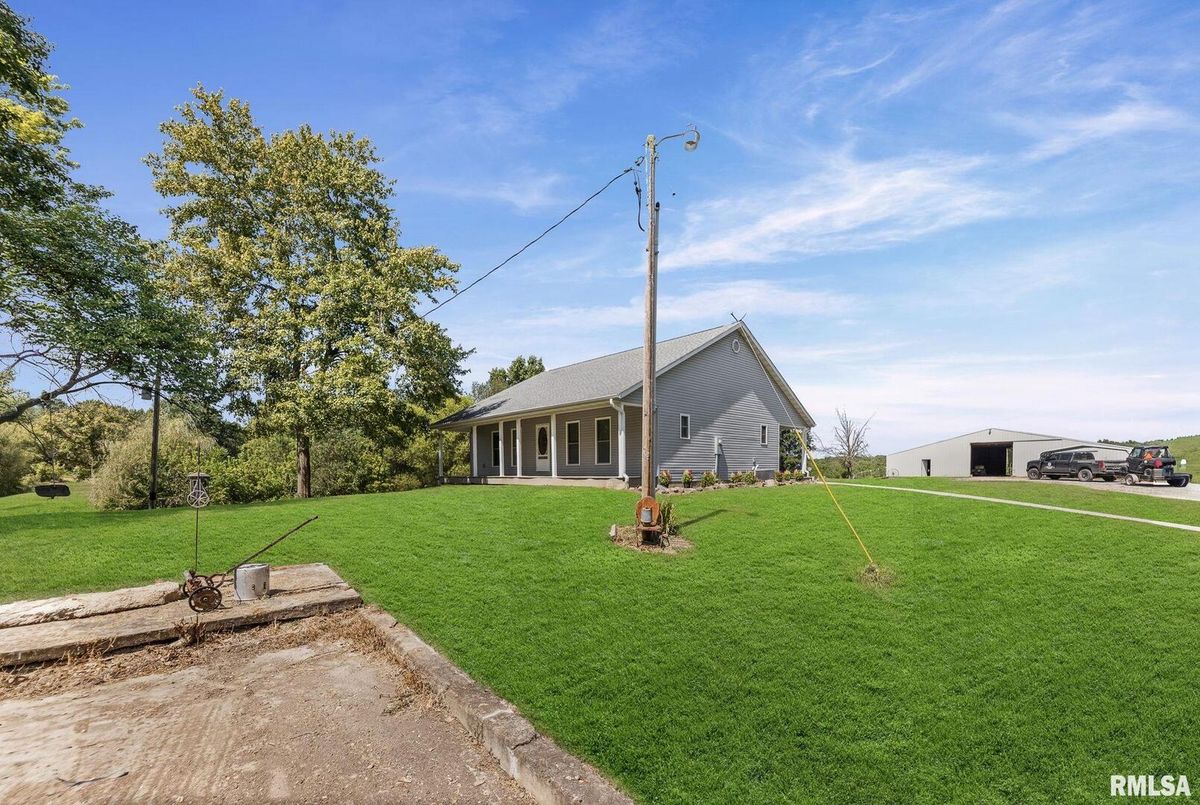 520 DEERFIELD Road, Walnut Hill, IL 62893