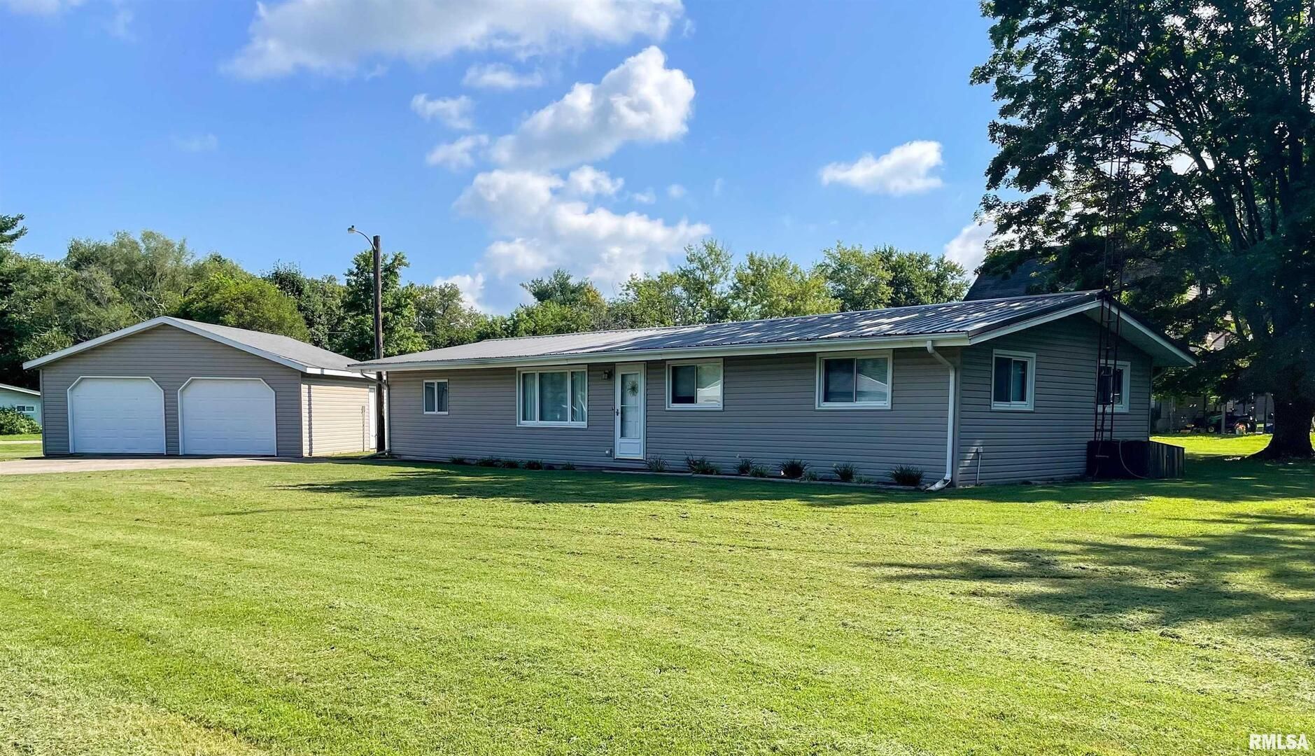 14930 N 1600th Street — Teutopolis, IL 62467