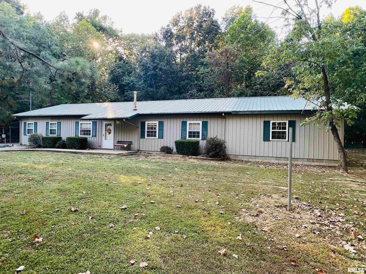 25001 W Old Salt Trail, Stonefort, IL 62987