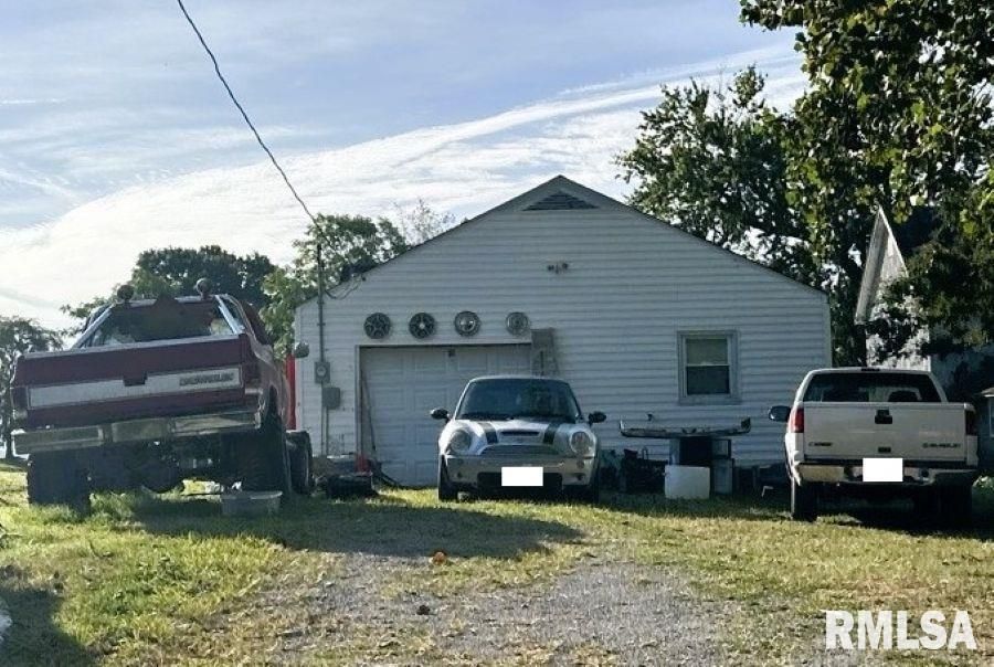 557 3RD Street, Rosiclare, IL 62982
