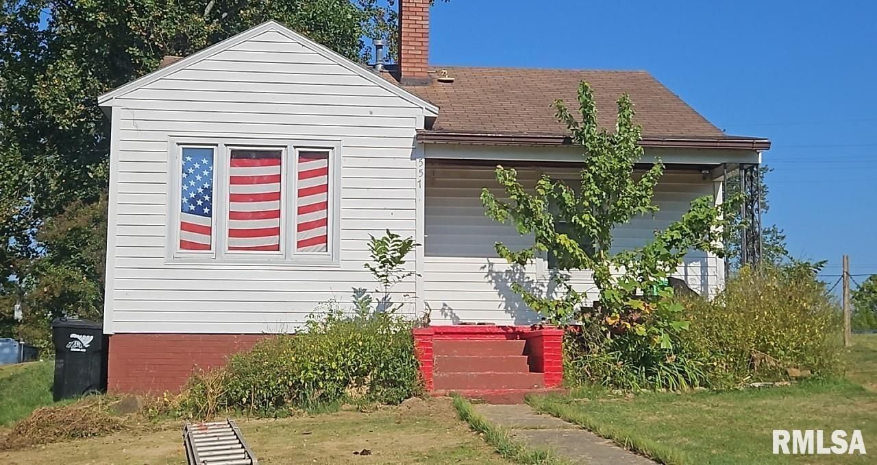 557 3RD Street — Rosiclare, IL 62982