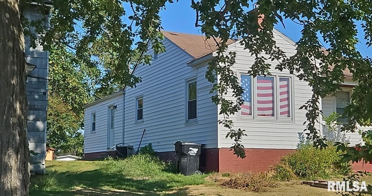 557 3RD Street, Rosiclare, IL 62982