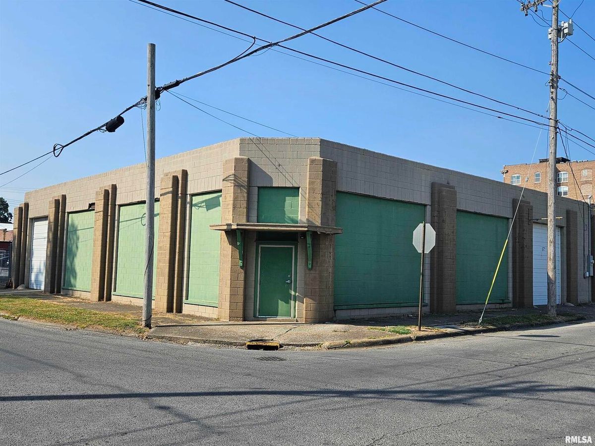 115 COMMERCIAL Street, Benton, IL 62812