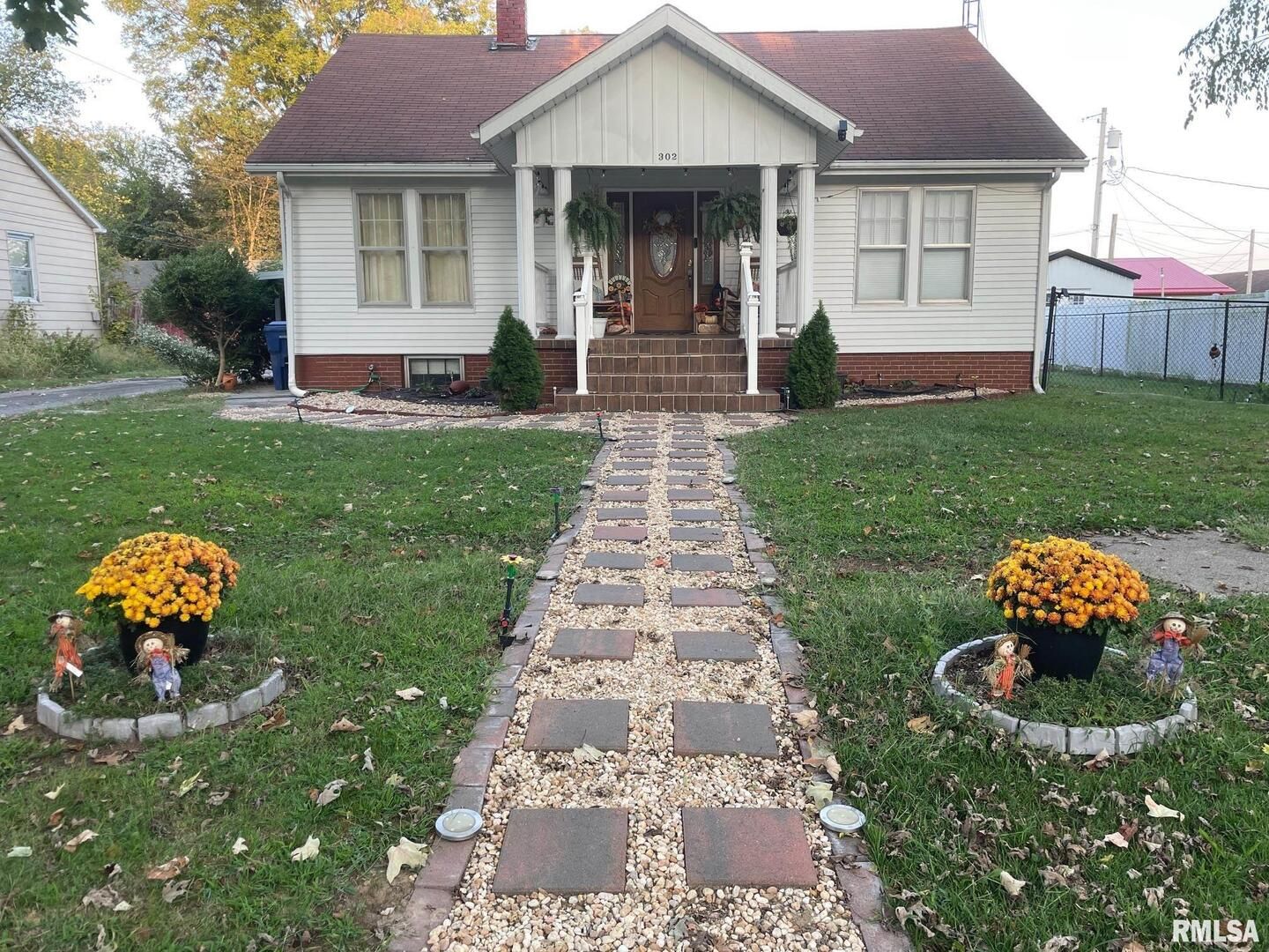 302 2ND Street — Carmi, IL 62821