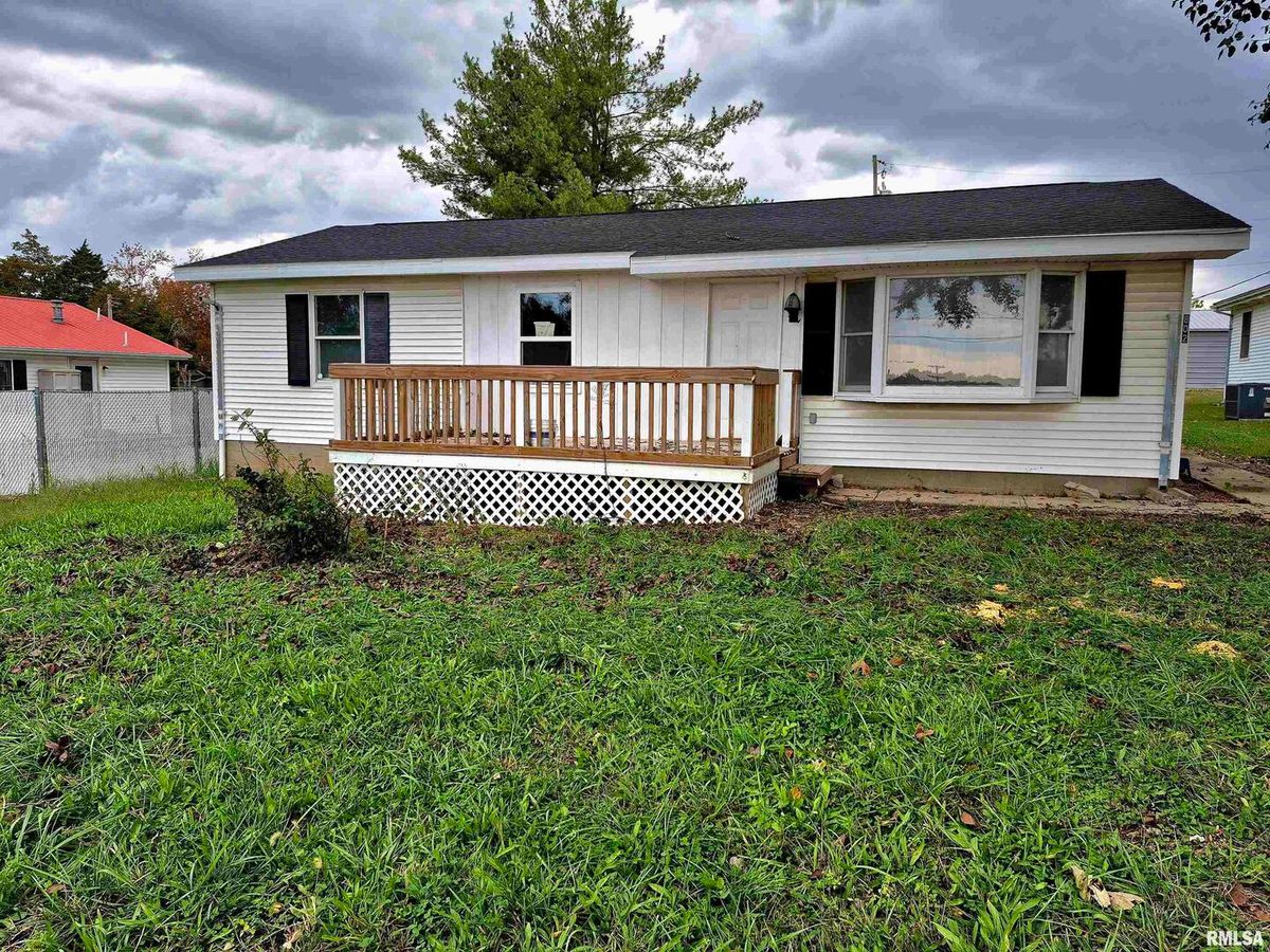 802 Dillard St Street, Eldorado, IL 62930