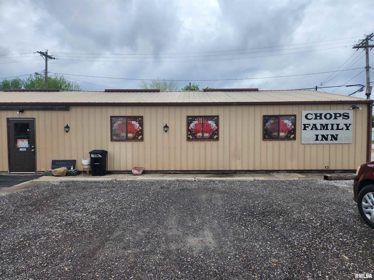 131 MAIN Street, Ashley, IL 62808