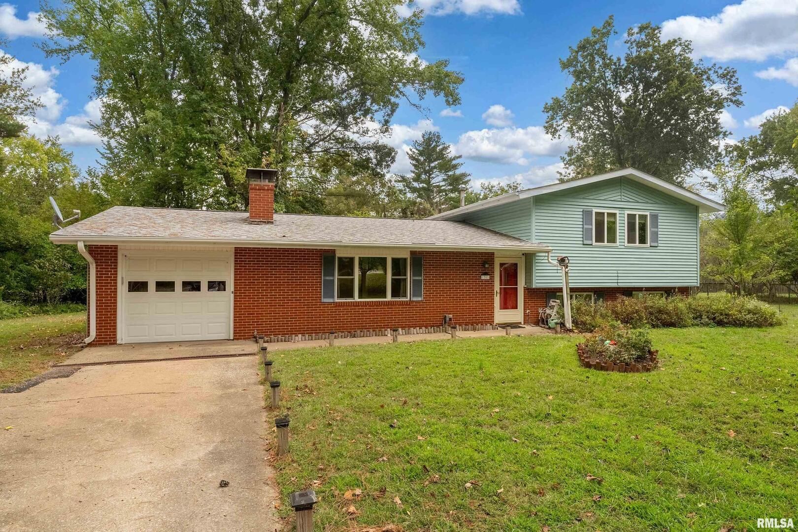 1301 W Court Street — Carbondale, IL 62901