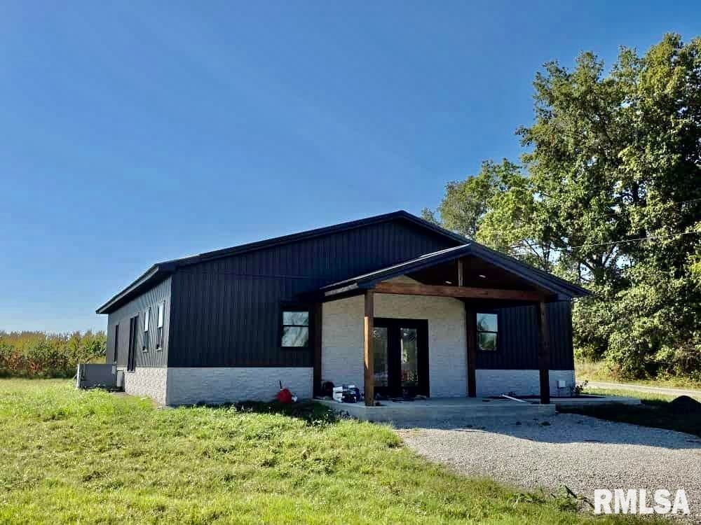 1934 County Road 315 E Road — Xenia, IL 62899