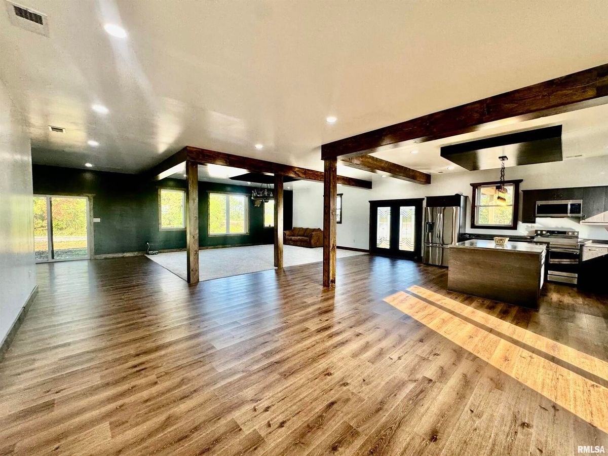 1934 County Road 315 E Road, Xenia, IL 62899