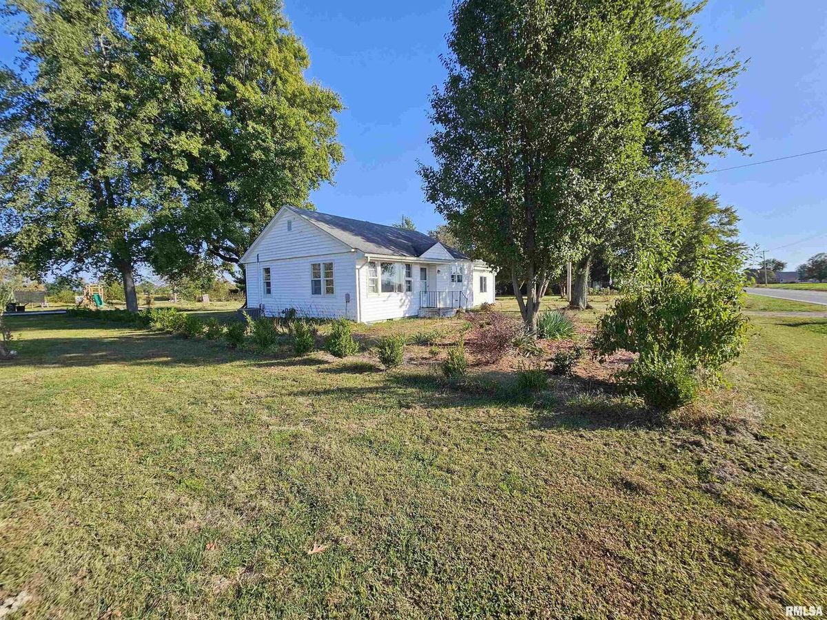 233 N US Hwy 45, Cisne, IL 62823