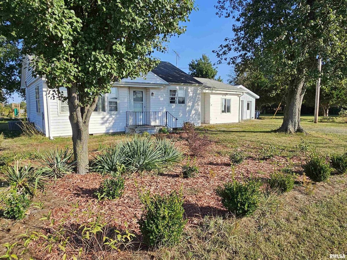 233 N US Hwy 45, Cisne, IL 62823
