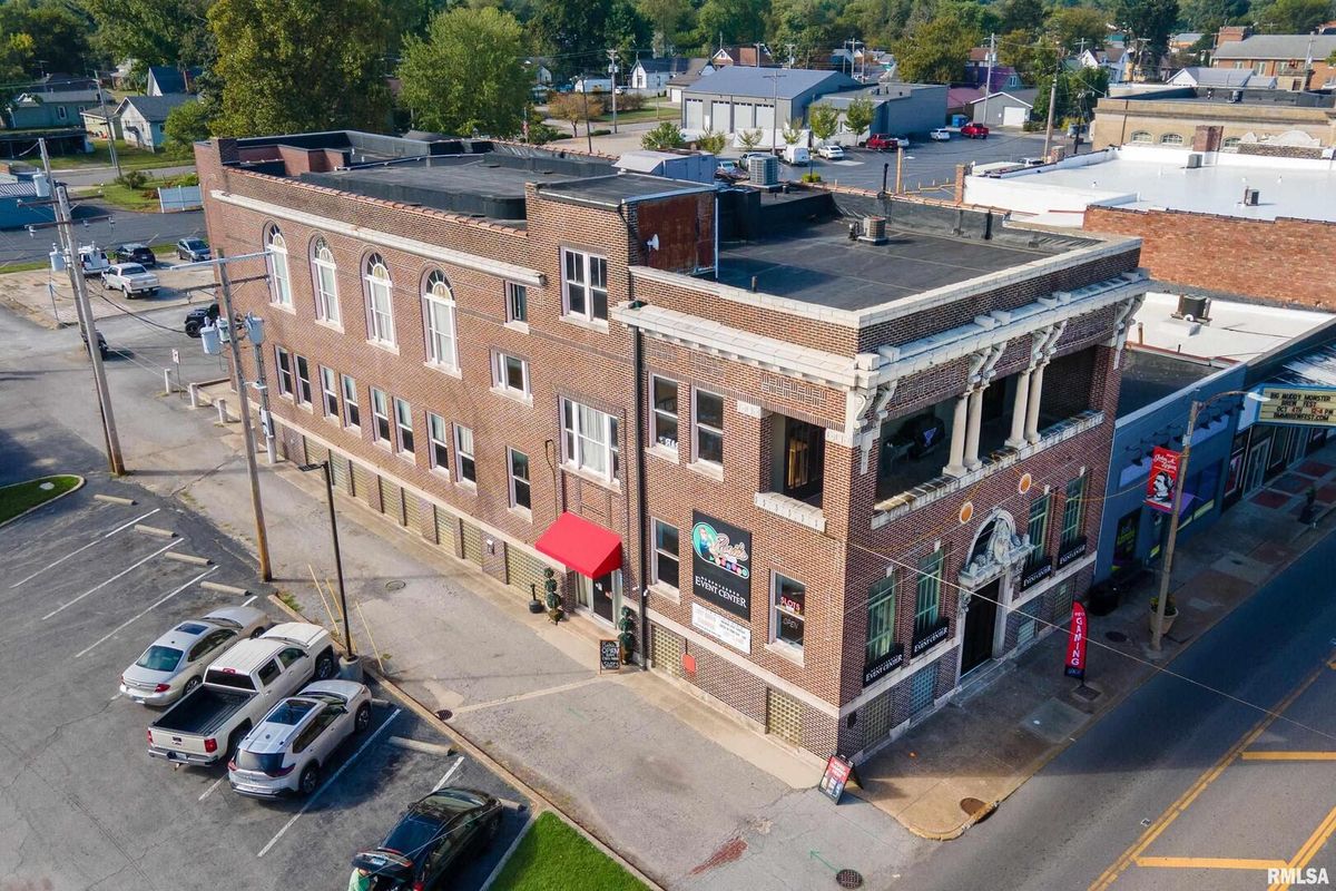 1329 WALNUT Street, Murphysboro, IL 62966