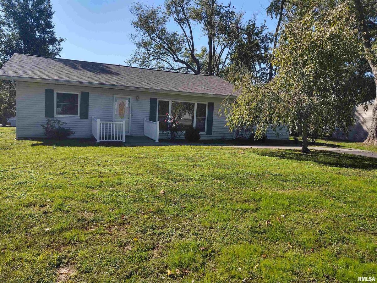 901 LOCUST Street, Vienna, IL 62995