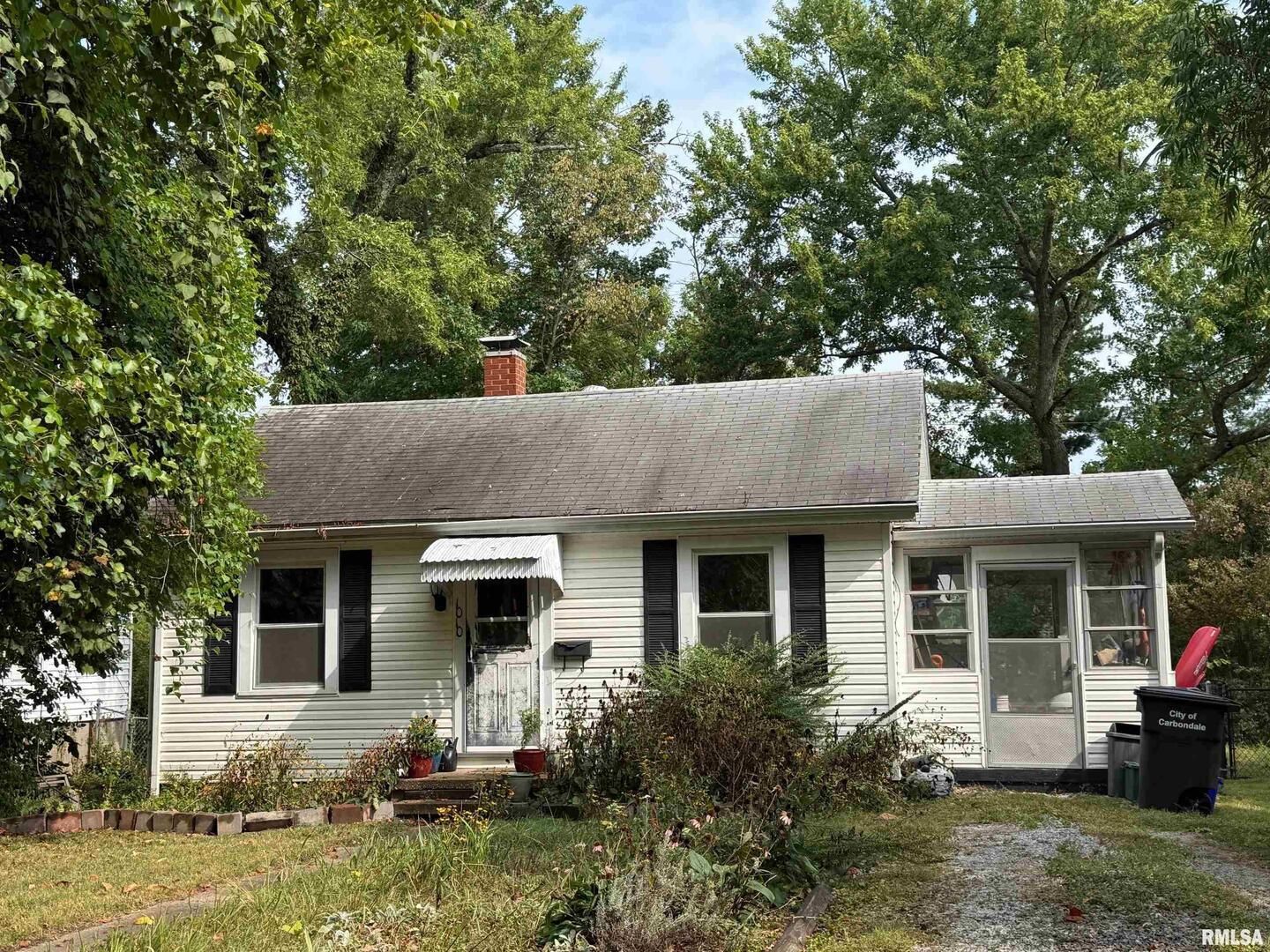 1010 W Walkup Avenue — Carbondale, IL 62901