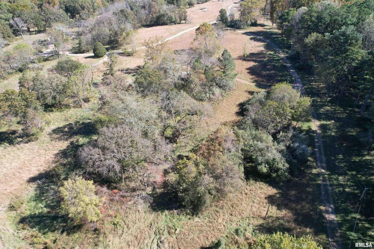 000 Lusk Road, Golconda, IL 62938