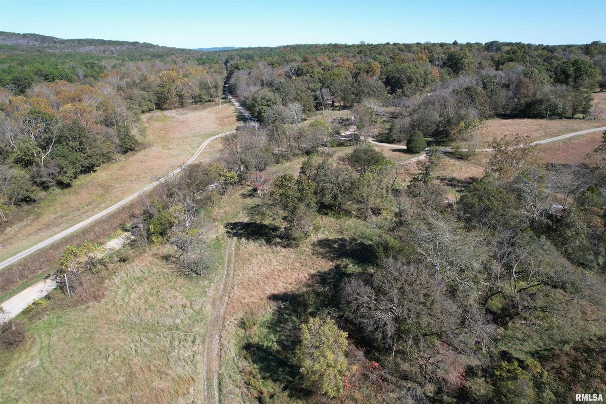 000 Lusk Road, Golconda, IL 62938