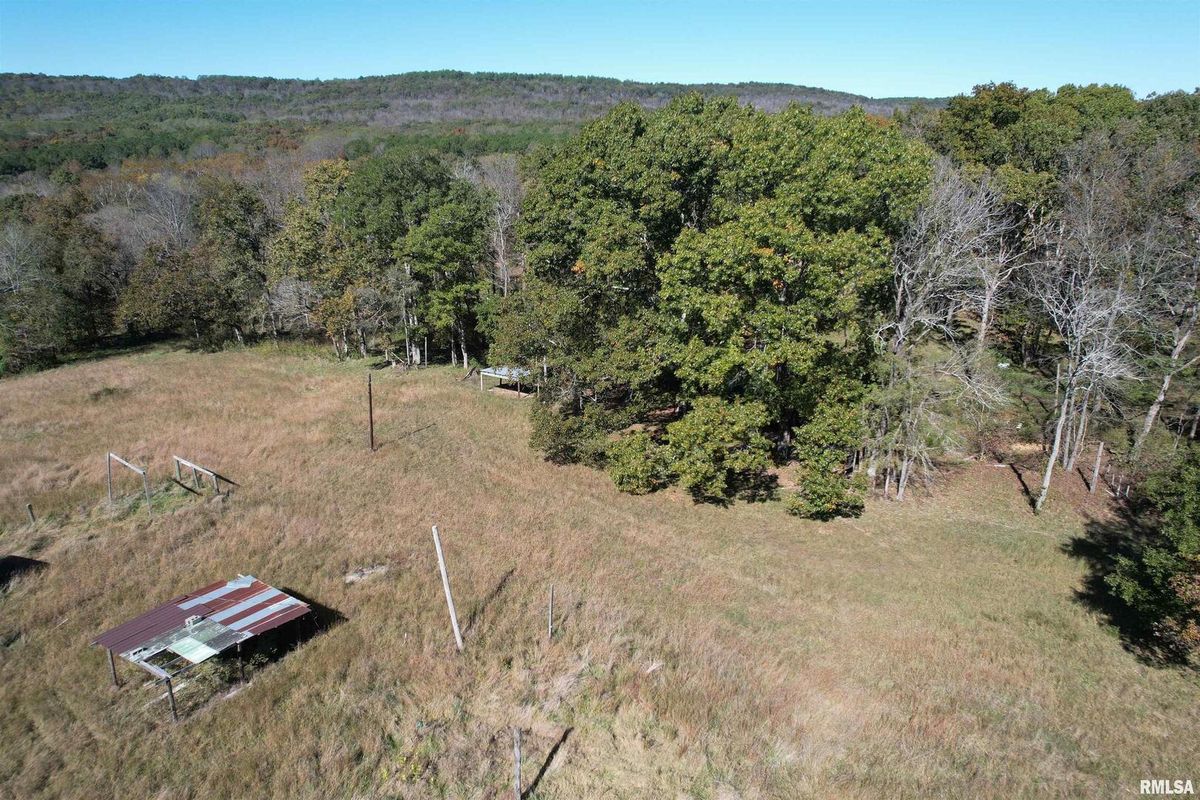 000 Lusk Road, Golconda, IL 62938
