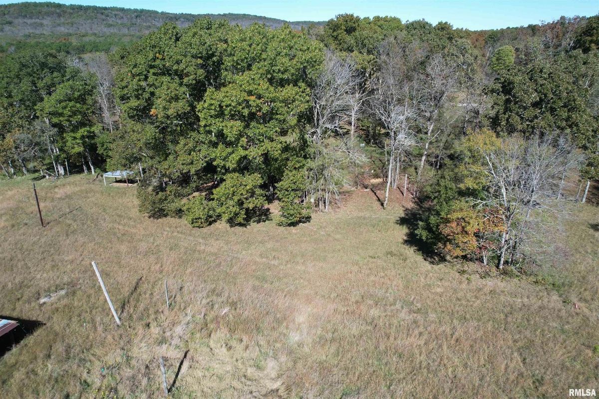 000 Lusk Road, Golconda, IL 62938