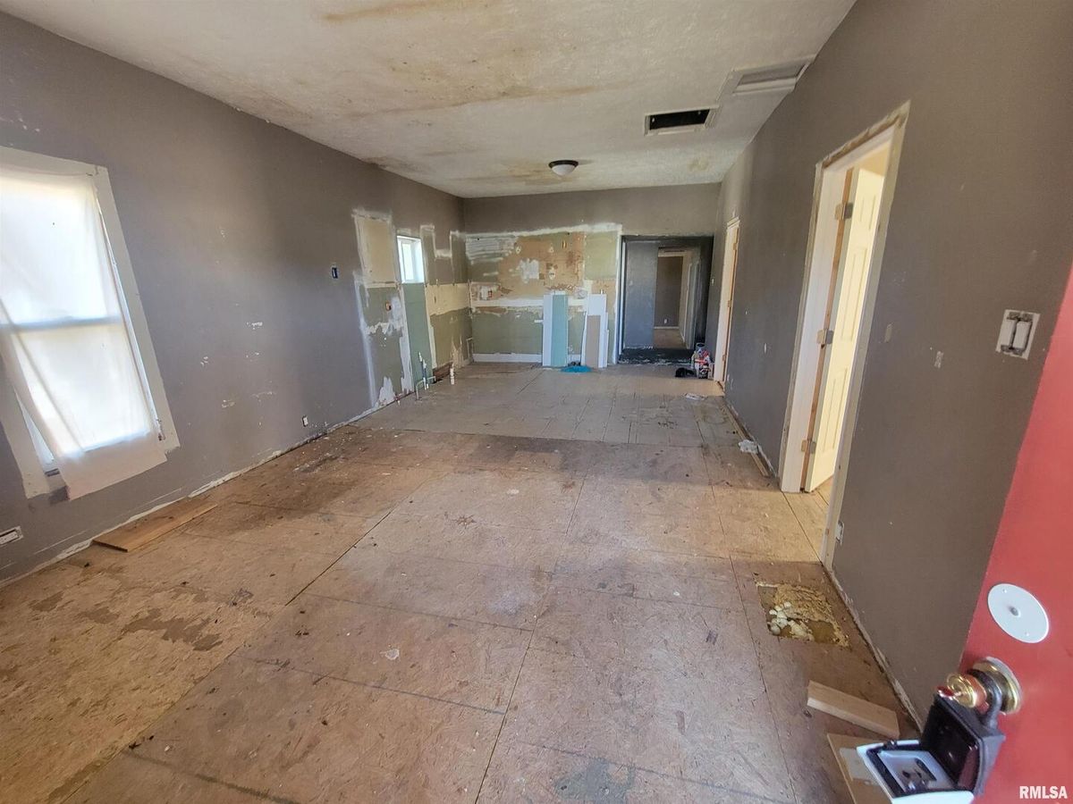 208 WASHINGTON Street, Hurst, IL 62949