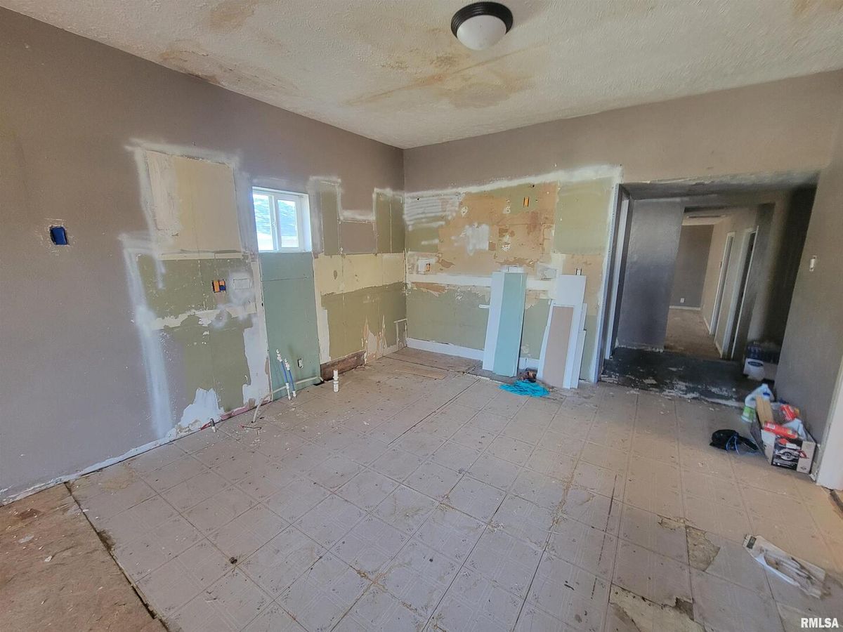 208 WASHINGTON Street, Hurst, IL 62949