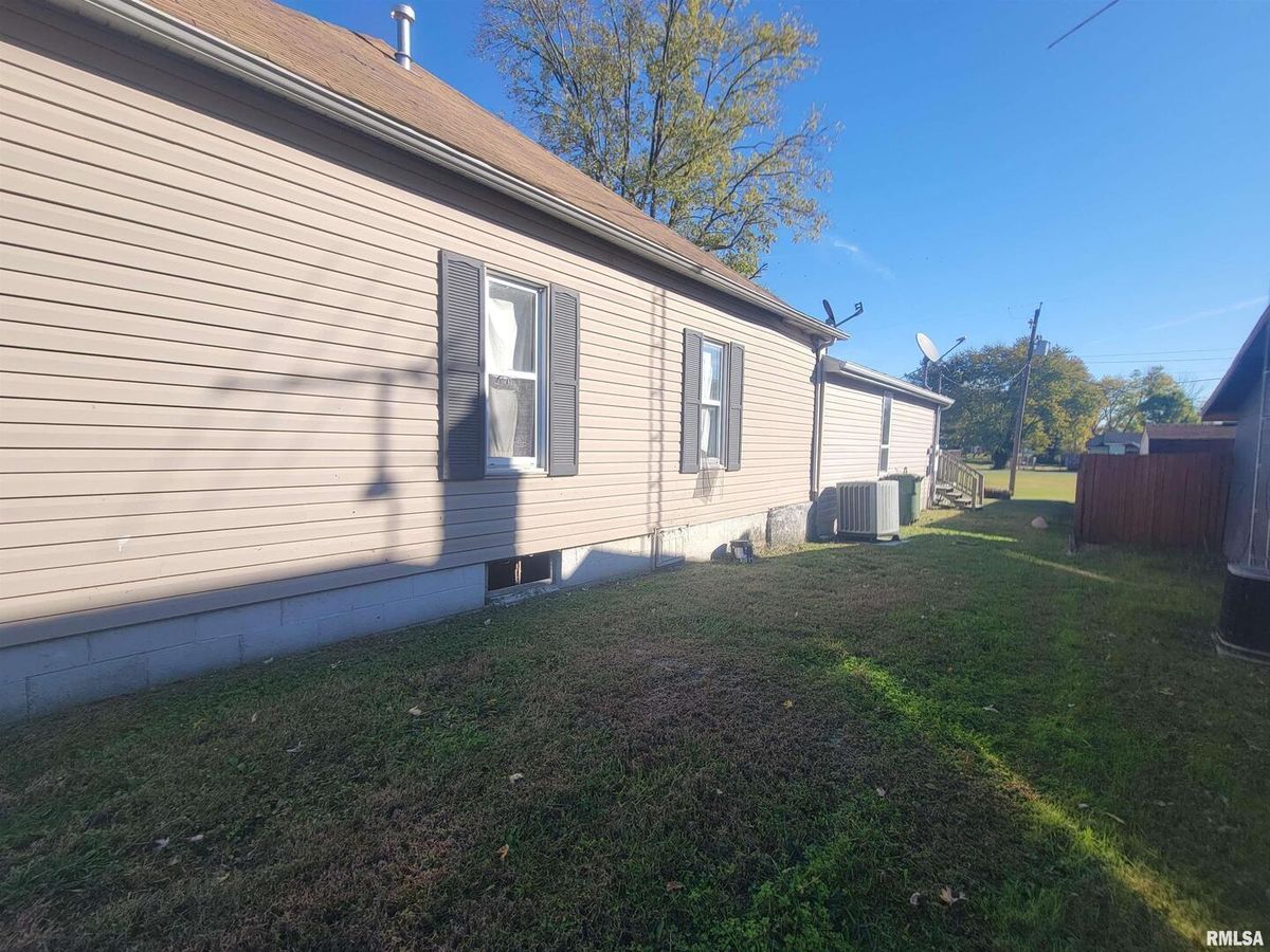 208 WASHINGTON Street, Hurst, IL 62949