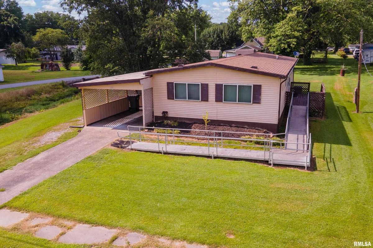 208 PENNSYLVANIA Avenue, Pittsburg, IL 62974