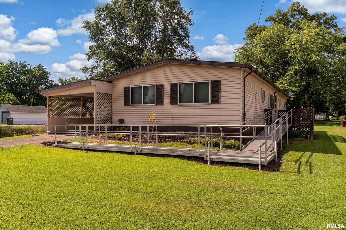 208 W PENNSYLVANIA Avenue, Pittsburg, IL 62974
