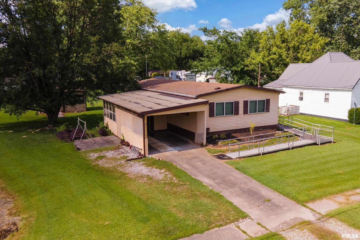208 W PENNSYLVANIA Avenue, Pittsburg, IL 62974