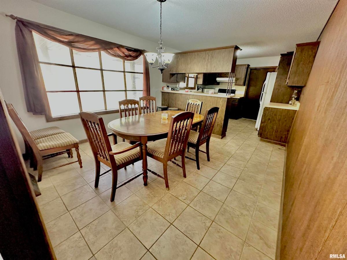 718 Karbers Ridge Road, Elizabethtown, IL 62931