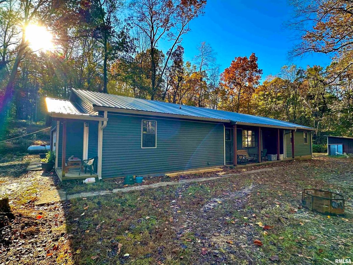 718 Karbers Ridge Road, Elizabethtown, IL 62931