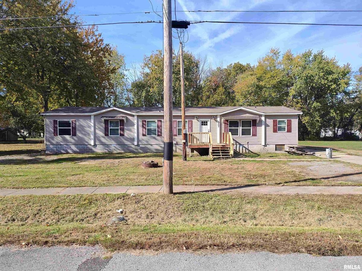 1207 SW 6TH Street, Fairfield, IL 62837