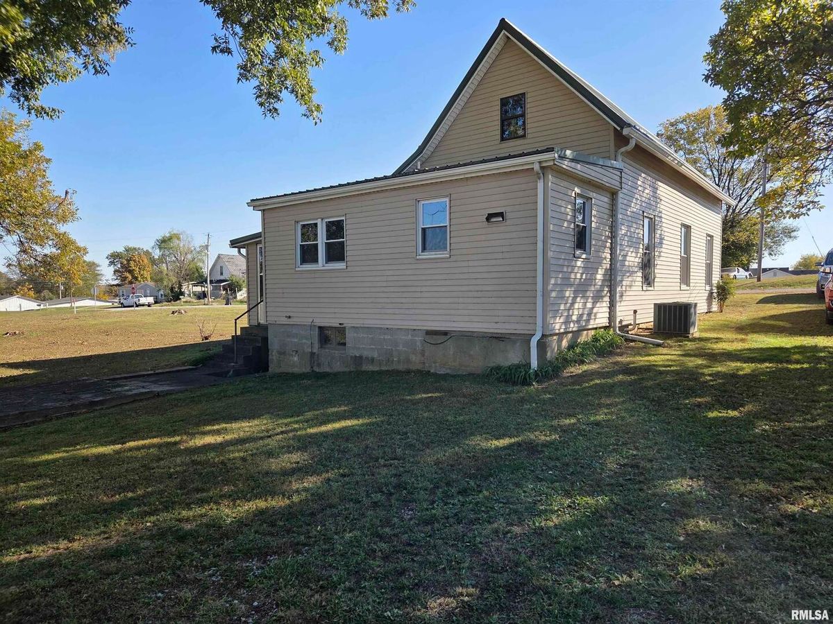 208 W CHERRY Street, Springerton, IL 62887