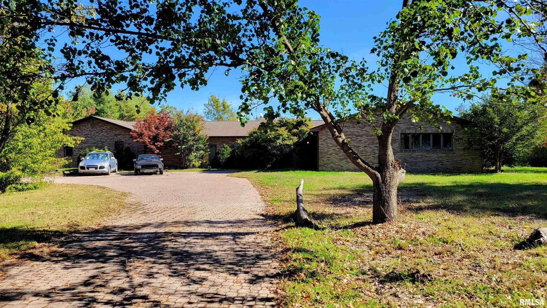 3898 COUNTRY CLUB Road — Carbondale, IL 62901