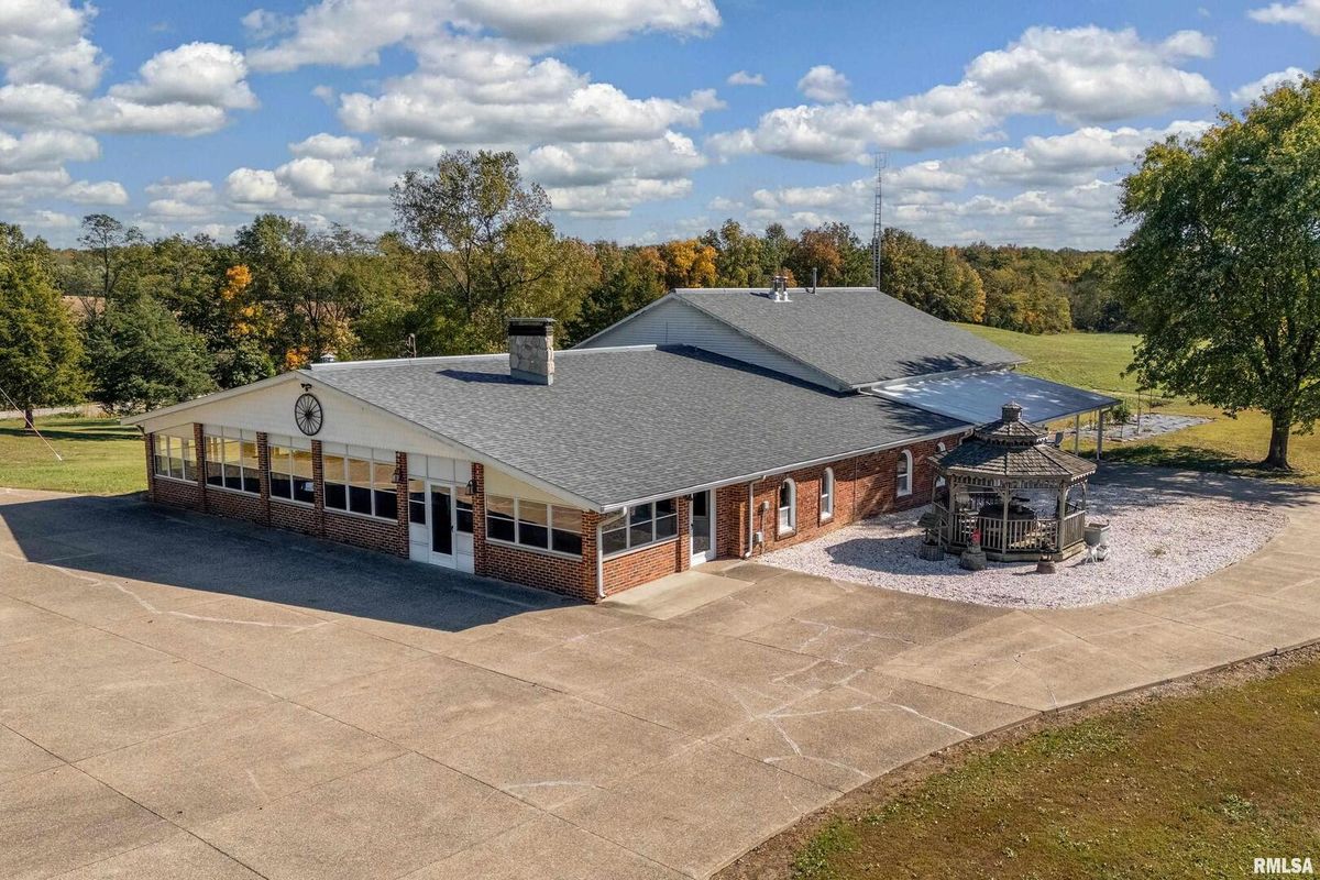 6694 SHAMROCK Road, Tamaroa, IL 62888