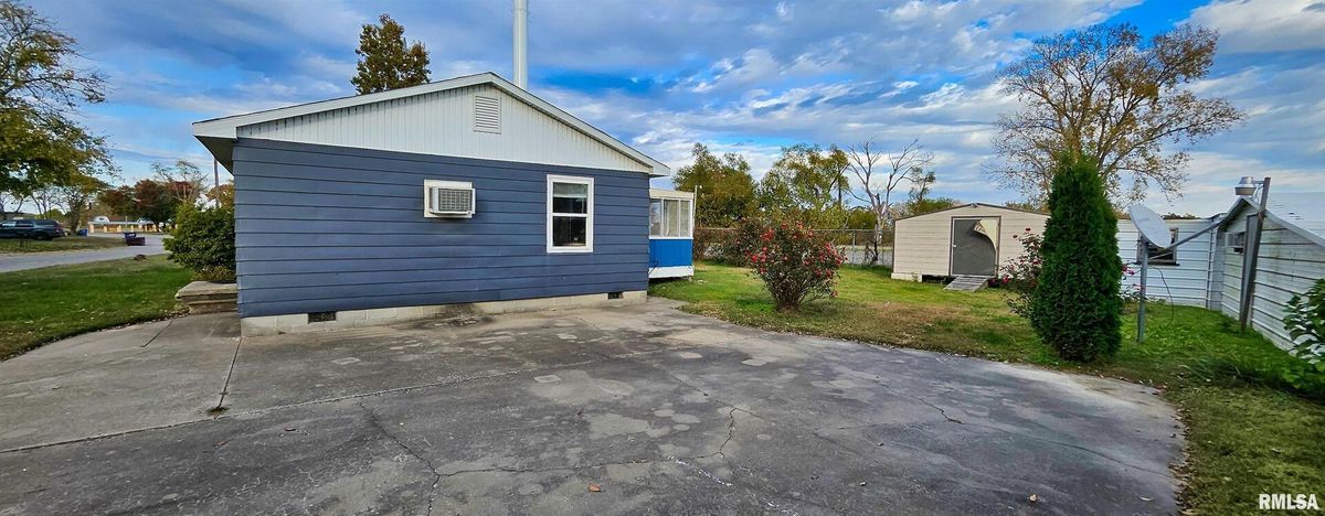 100 IROQUOIS Street, Mcclure, IL 62957