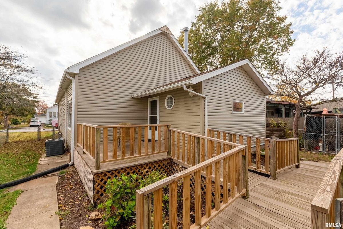 207 Sylvester Street, Christopher, IL 62822