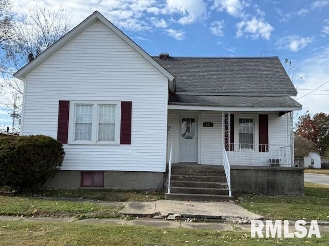 121 N 9TH Street — Herrin, IL 62948