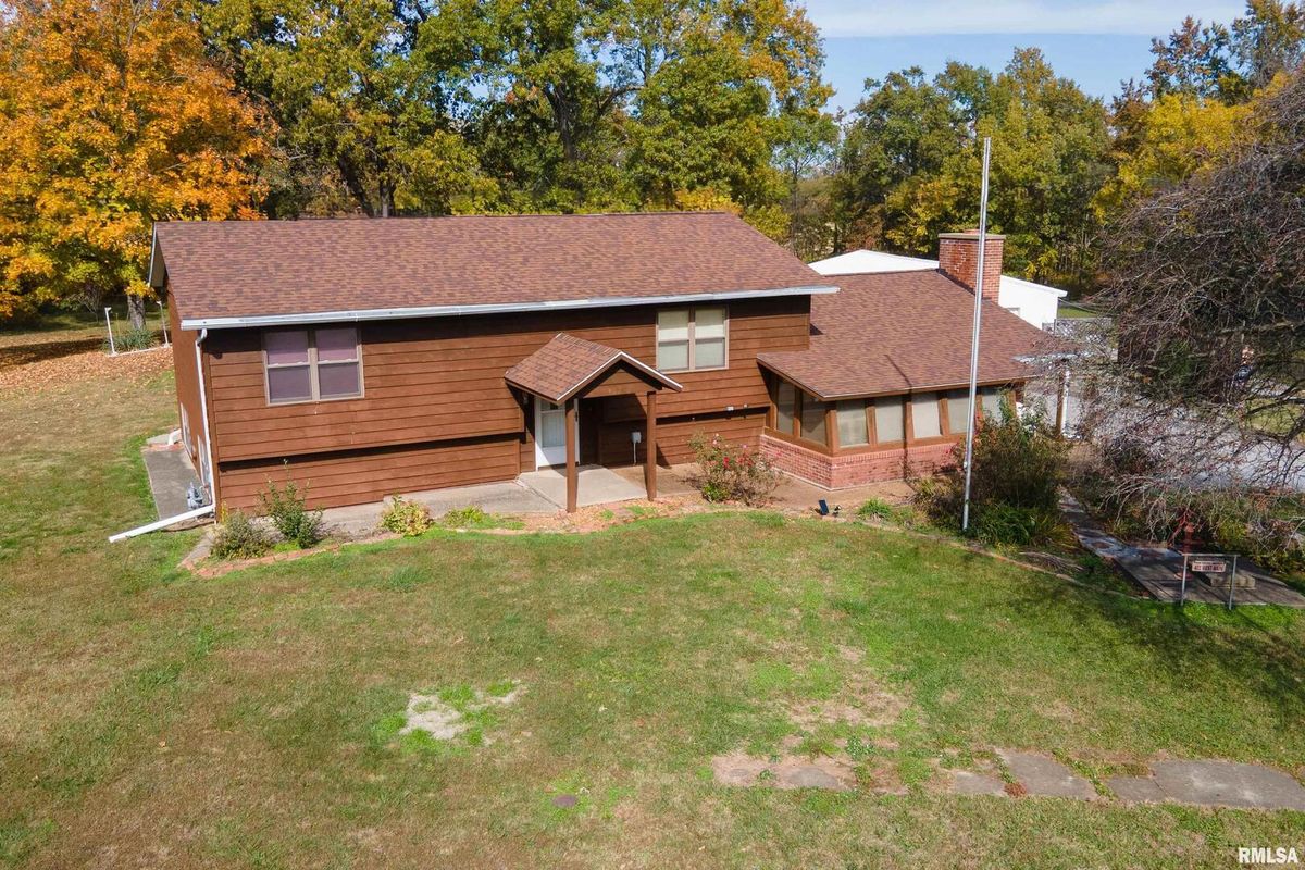 402 MAIN Street, Broughton, IL 62817