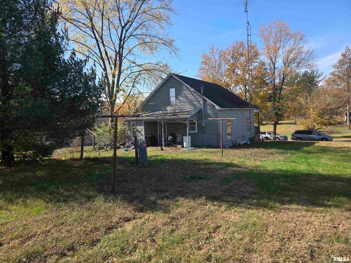 205 2ND Street, Dahlgren, IL 62812