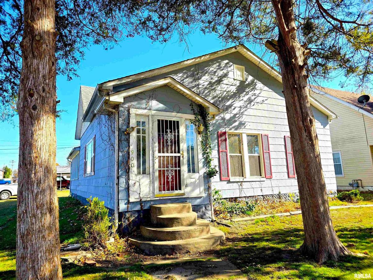 900 16TH Street, Herrin, IL 62948