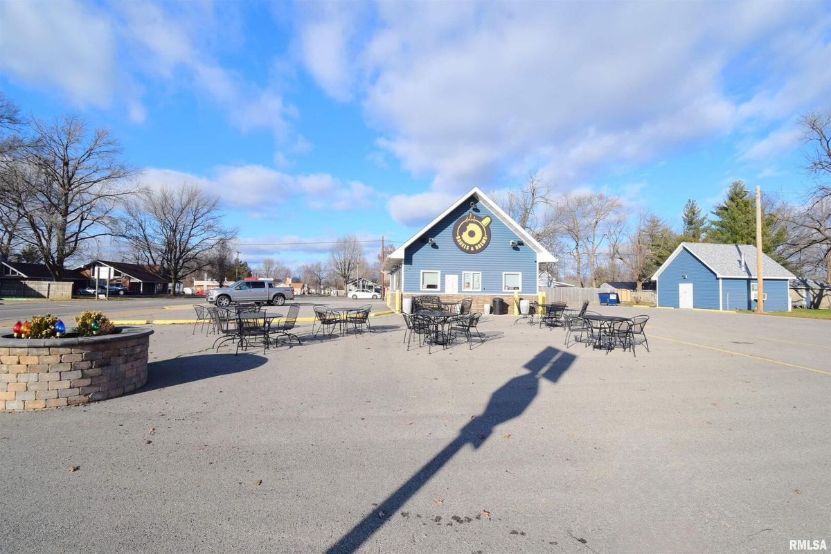 102 N PARK Street, Sesser, IL 62884