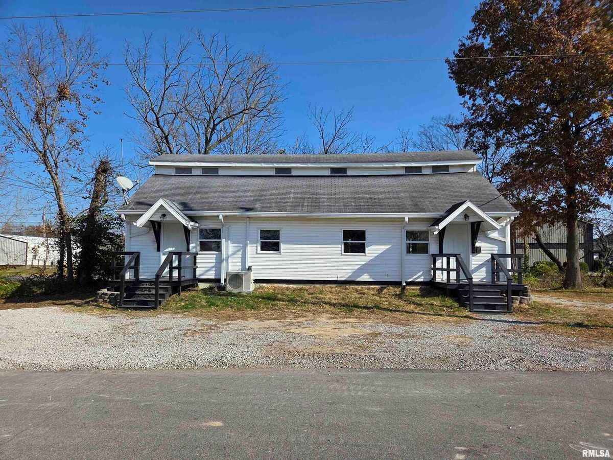 1207 MARKET Street, Marion, IL 62959