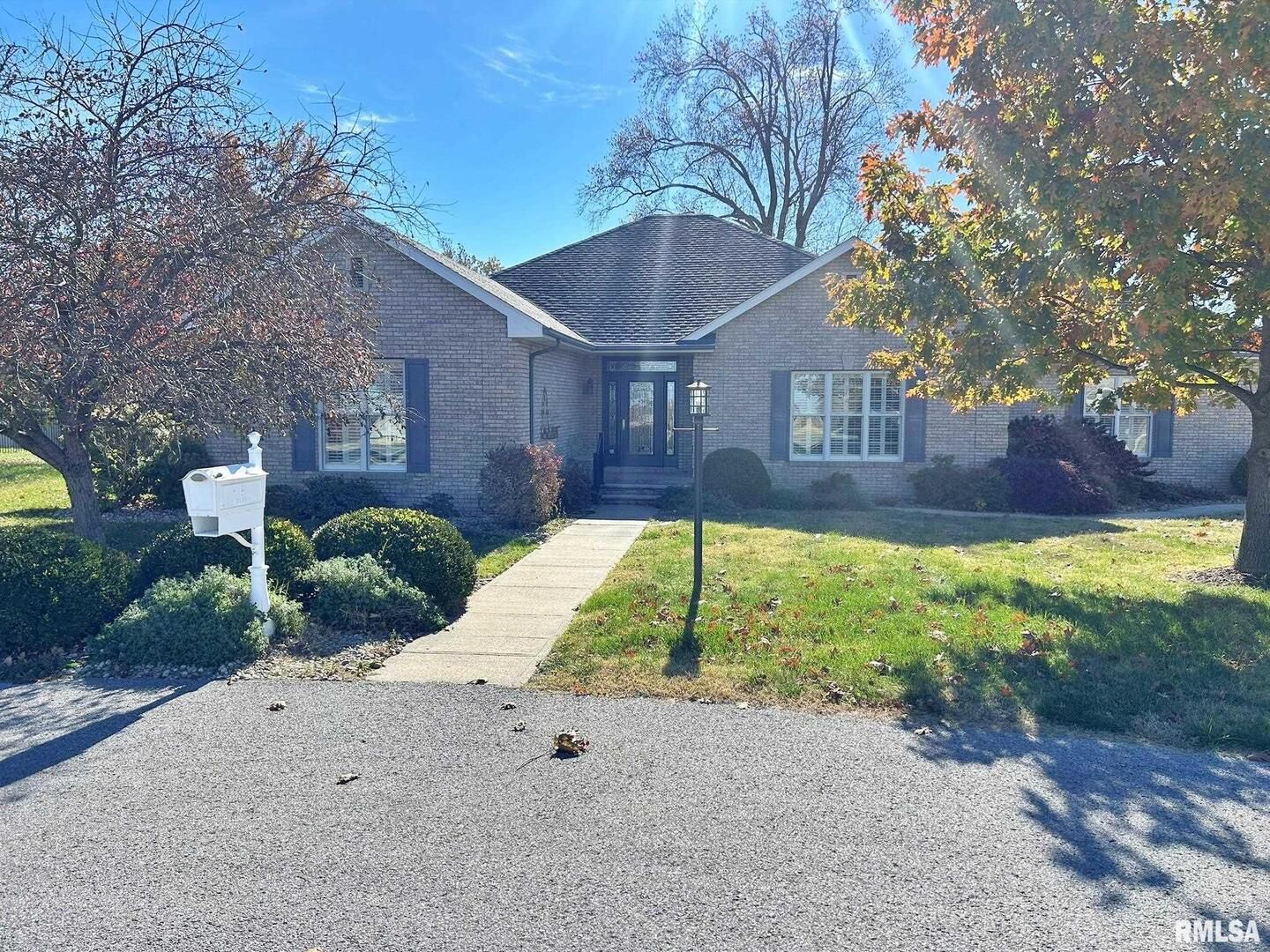 8 DOGWOOD Place — Harrisburg, IL 62946