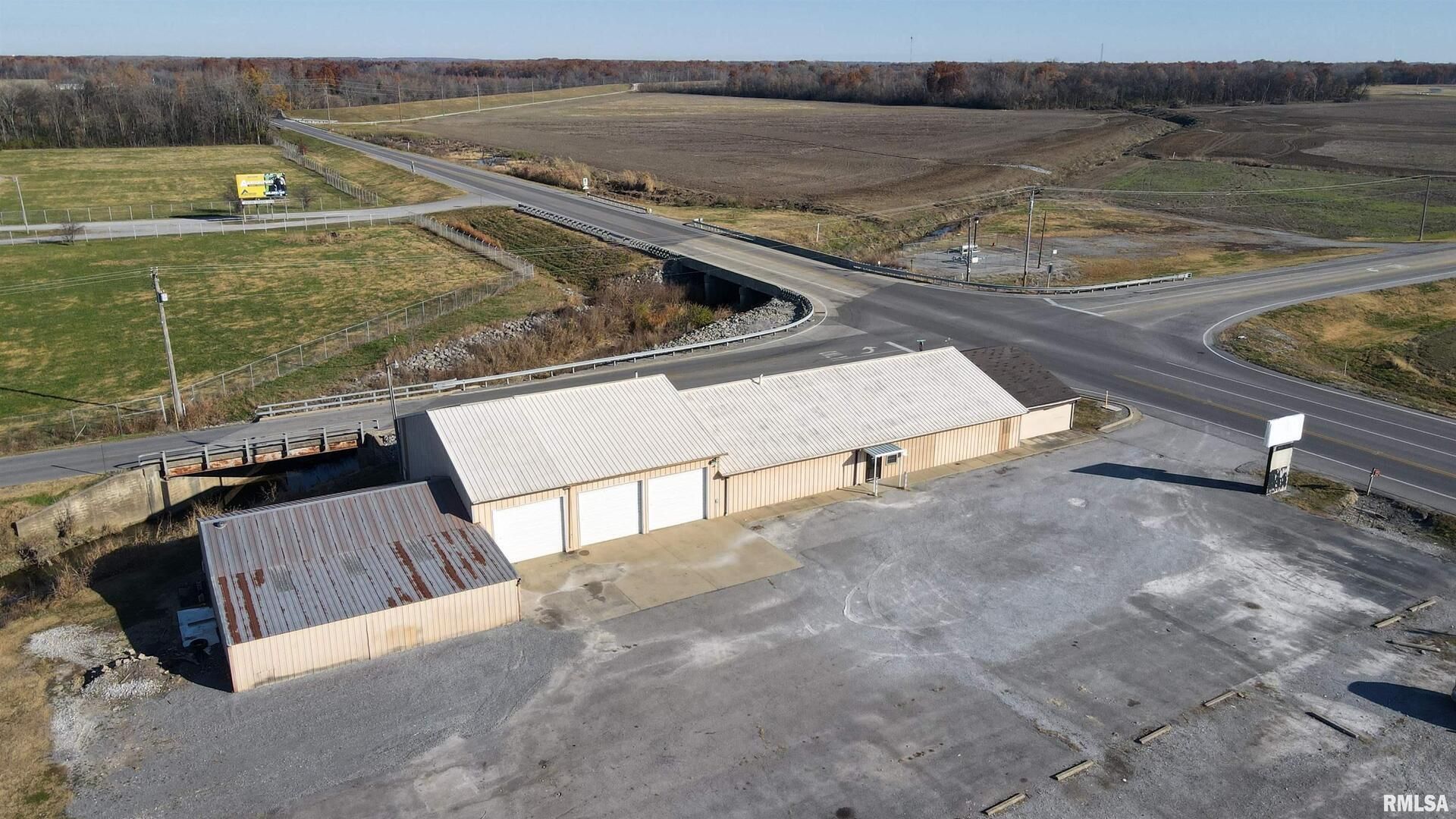 1421 N MAIN Street — Harrisburg, IL 62946